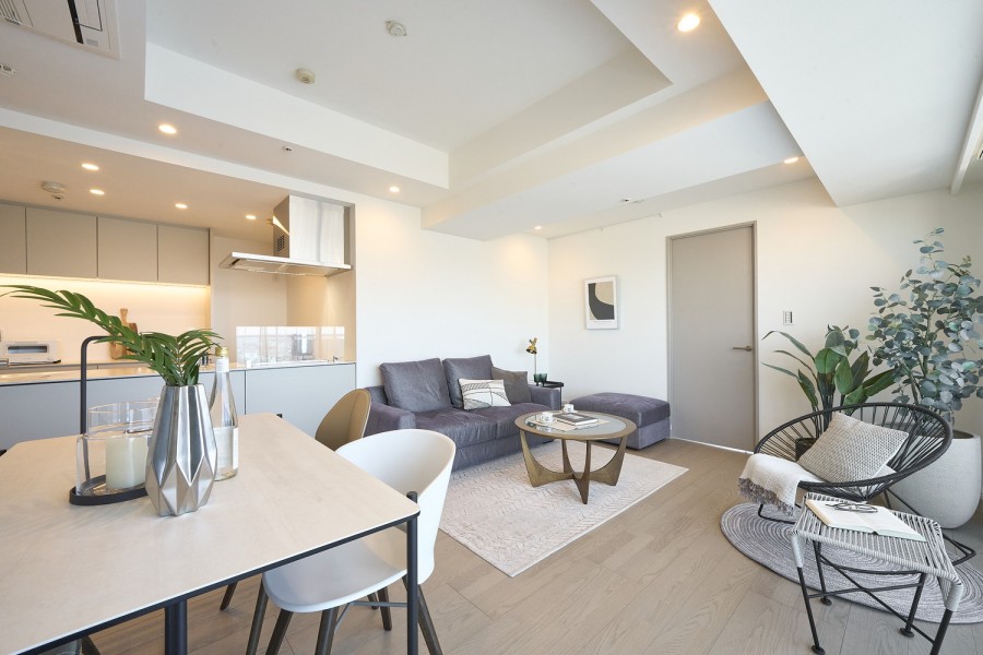 リビングには床暖房が敷設されているので、寒い季節でも足元からの冷えを気にせずにご家族やお友達と快適に団らん時間をお過ごしいただけます。