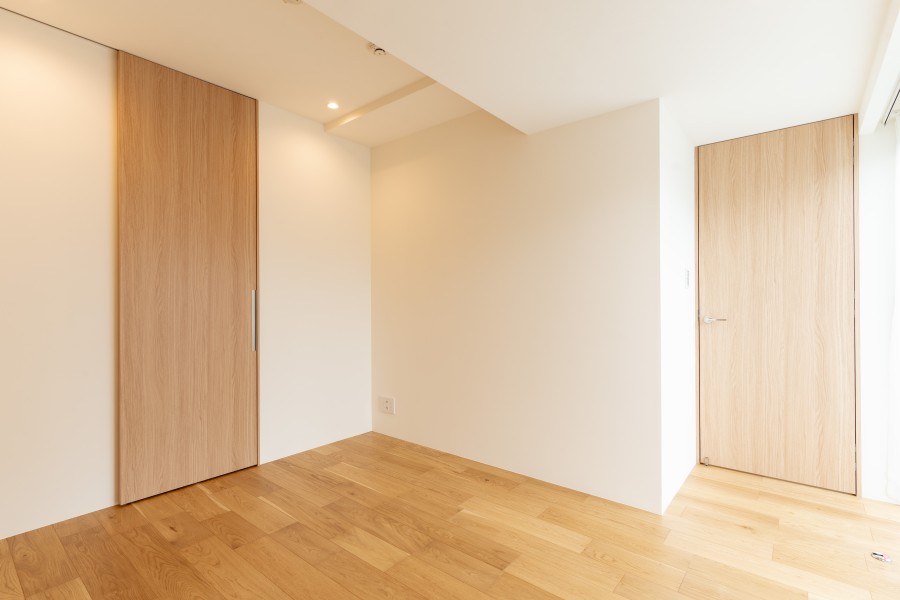 各洋室には頼もしい収納力を持つウォークインクローゼットを備え付けました。居室部分を広々とお使いいただけます。