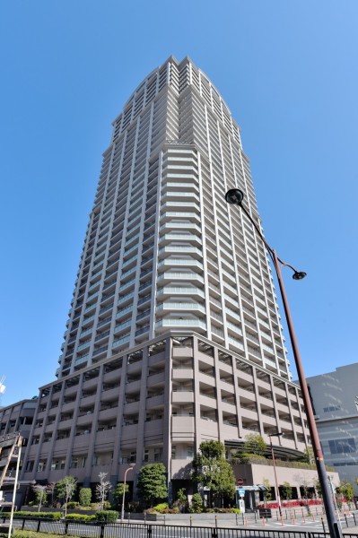 御堂筋線天王寺駅徒歩5分、谷町線阿倍野駅徒歩5分、その他環状線も利用可能で、通勤通学便利です。平成16年建築、総戸数401戸の大規模コミュニティです。令和6年大規模修繕工事実施済みです。