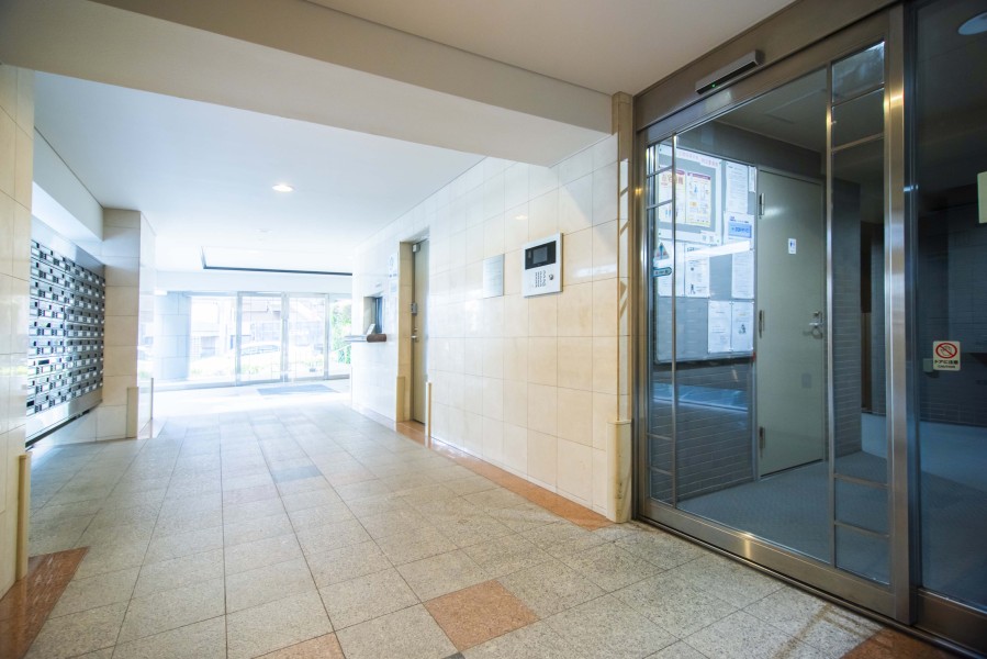 ◆オートロック◆居住者以外の侵入を拒み、不審者や不要なセールスを撃退することができます。安心感を得られるのも大きなポイントです。