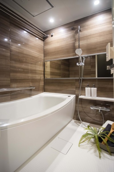 美しいカーブと全身を包み込むような入浴感が特長のクレイドル浴槽を採用しました。毎日のバスタイムを贅沢に、豊かにしてくれるバスルームです。