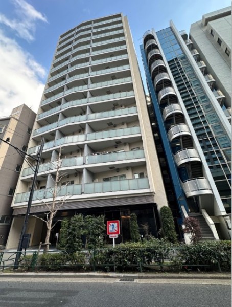 JR山手線『五反田』駅まで徒歩6分の立地にあるマンションです。目黒・中目黒・不動前が生活圏でスーパーやアトレ目黒など生活利便施設が充実しています。