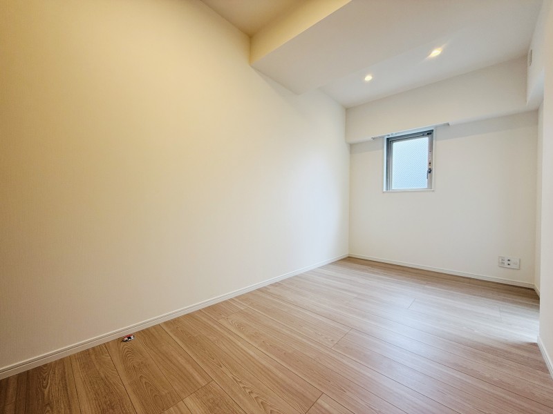 サービスルームがあり、かさばるアウターや趣味のグッズ、季節物の家電など収納することができます。