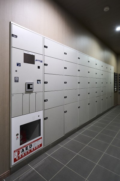 ◆宅配ボックス◆24時間いつでも荷物受け取りが可能。プライベートの時間を邪魔されず、配達時間も気にせず過ごすことができる便利な設備です。