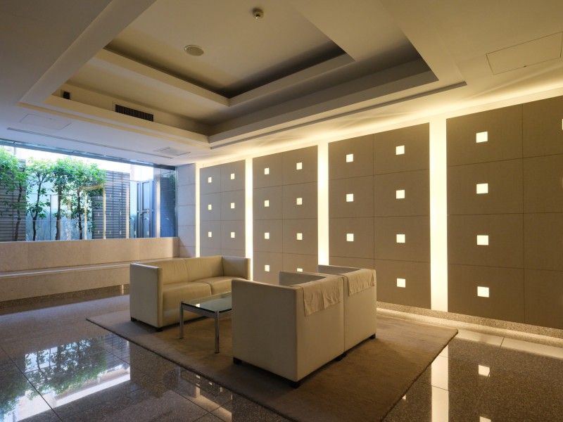 穏やかな光に包まれた共用部は、洗練されたデザインが際立ち、住まう人を心地よく迎えてくれます。