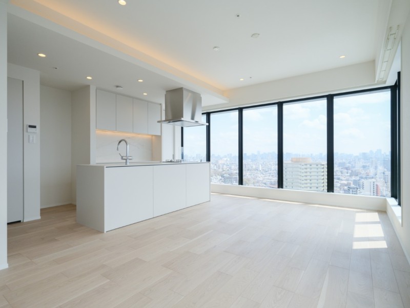 空間に奥行きを生み出す折り上げ天井を採用し、よりリュクスで洗練された居住空間へと演出しています。新規設置したアイランドキッチンもお部屋の雰囲気に溶け込み、一体感のある住まいへと仕上がりました。