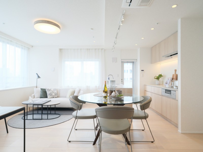 室内には採用した素材を引き立てつつ、統一感も大事にしたこだわりのリノベーションを施しました。大切な日々を快適に穏やかにお過ごしいただけます。