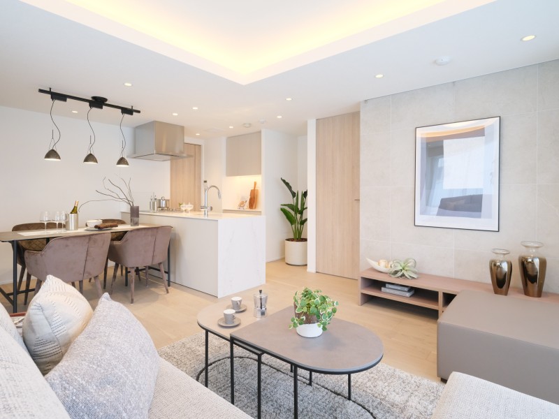 多彩な個性が交差する、ボーダレスな魅力にあふれた街に調和したスタイリッシュな内装です。自分の世界に没頭する時間も、ご家族の団らんも大切にできる空間です。