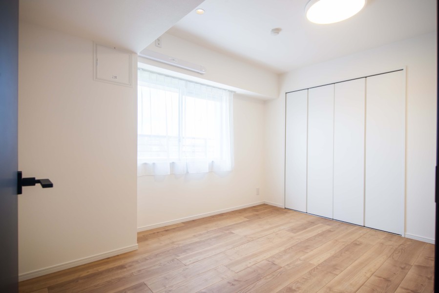 主寝室としても快適にお過ごしいただける洋室1です。のびやかにプライべート時間を満喫できるお部屋です。