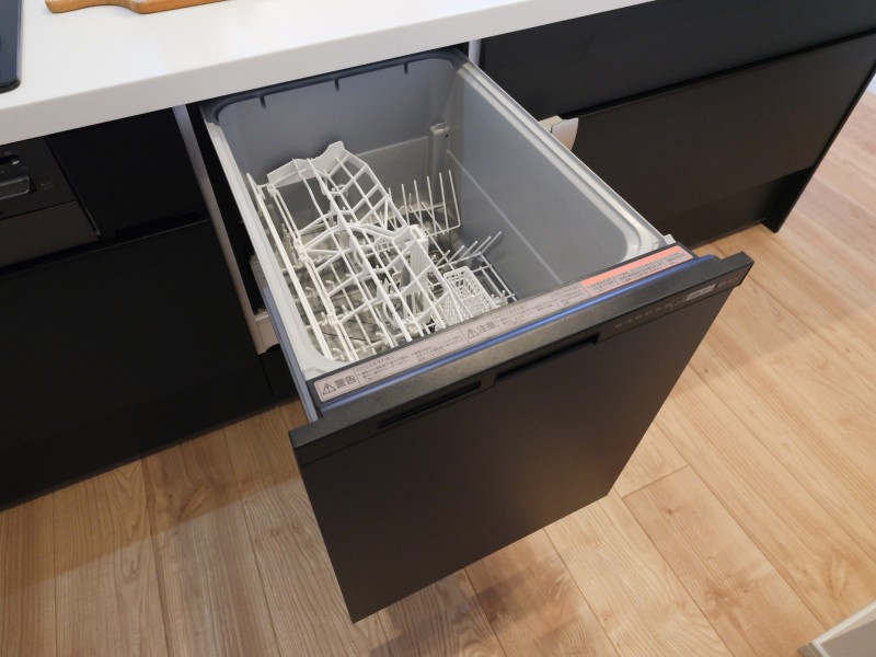 ◆食器洗浄機◆家事の時間を短縮できる優れもの。さらに節水・節約を同時に行うことができるので、人気があり重宝します。