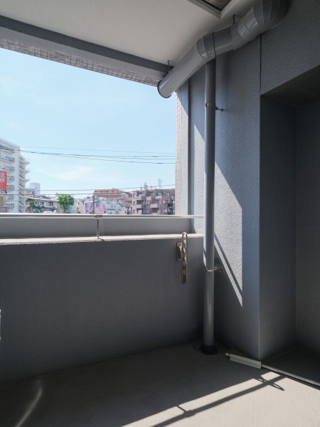 心地よい陽光を取り込み、空間をゆるやかに紡ぐバルコニーです。心がほっとするような光と爽やかな風を感じ、日々をアップデートできそうです。