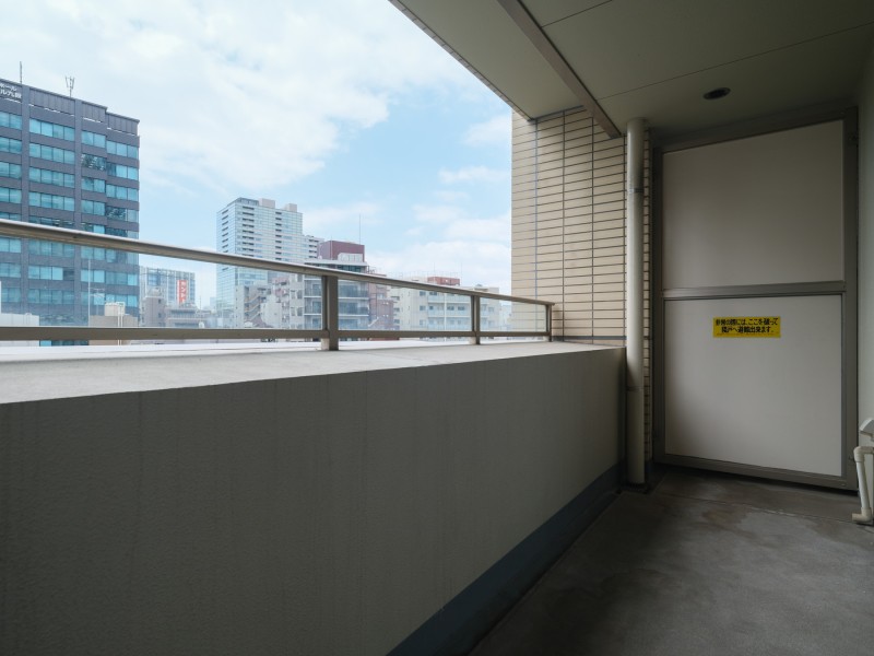 ゆとりのあるバルコニーです。心地よい陽光を取り込み、空間をゆるやかに紡ぐリフレッシュスペースです。