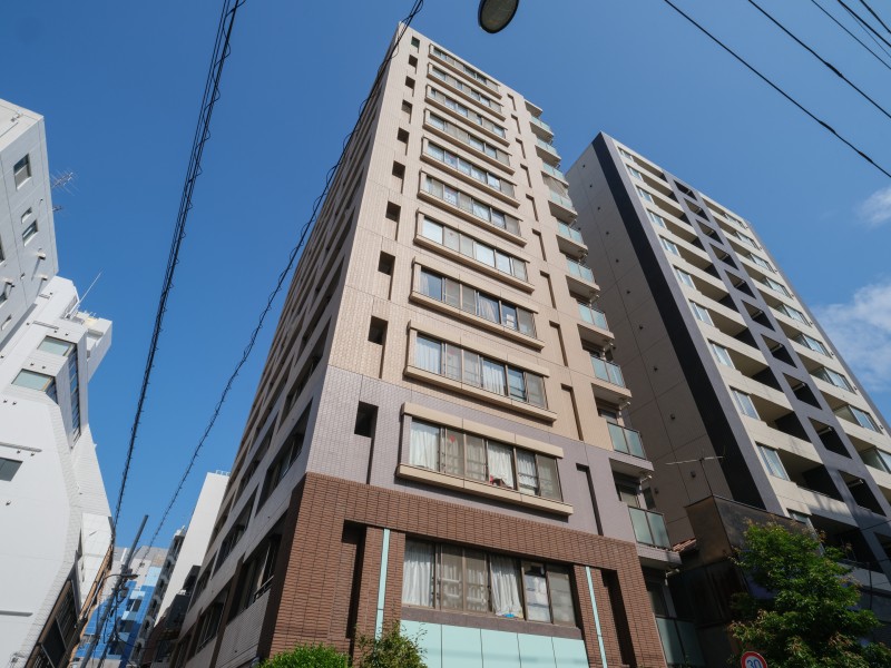 八丁堀駅徒歩3分の利便性を備えながら、落ち着いた住環境に佇むレジデンス。通勤や通学の負担を軽減し、休日は家族で銀座や東京駅周辺へ気軽に出かけられる都心ならではの暮らしが叶います。