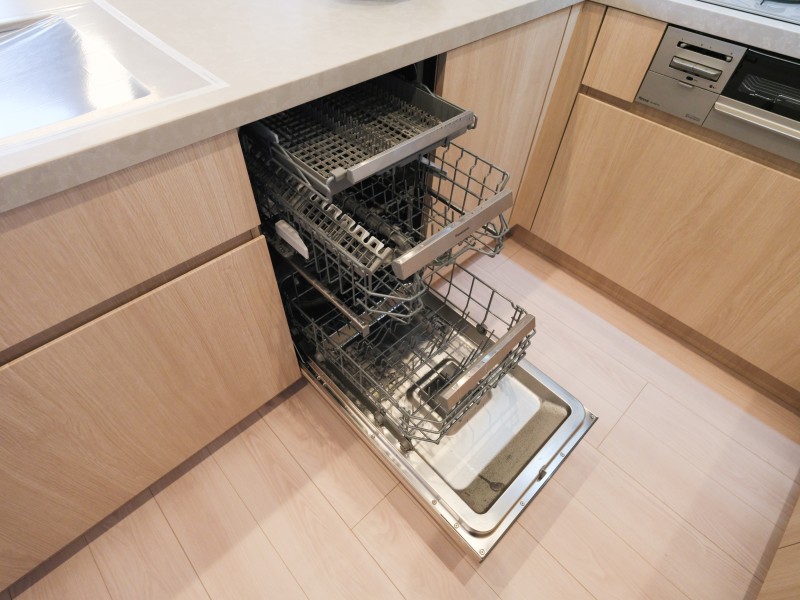◆食器洗浄機◆家事の時間を短縮できる優れもの。さらに節水・節約を同時に行うことができるので、人気があり重宝します。