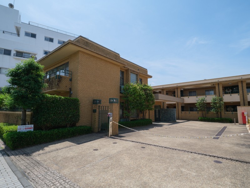 横浜を代表する高級住宅街「山手」に佇む低層レジデンスです。山手の名所が身近なロケーションです。