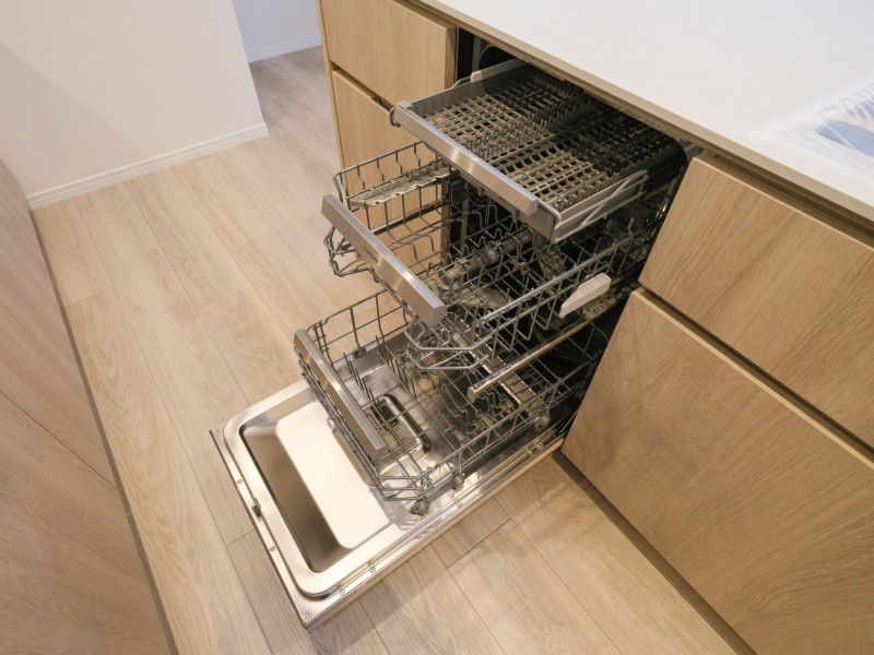 ◆食器洗浄機◆家事の時間を短縮できる優れもの。さらに節水・節約を同時に行うことができるので、人気があり重宝します。