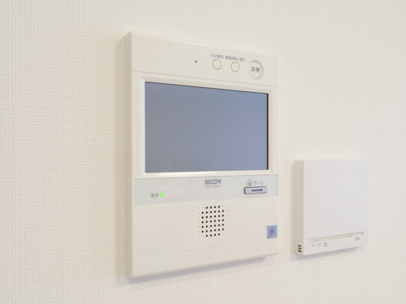◆TVモニター付インターホン◆訪ねてきた相手をモニター越しに確認でき、防犯対策に役立ちます。インターホン越しに話をすることが可能です。