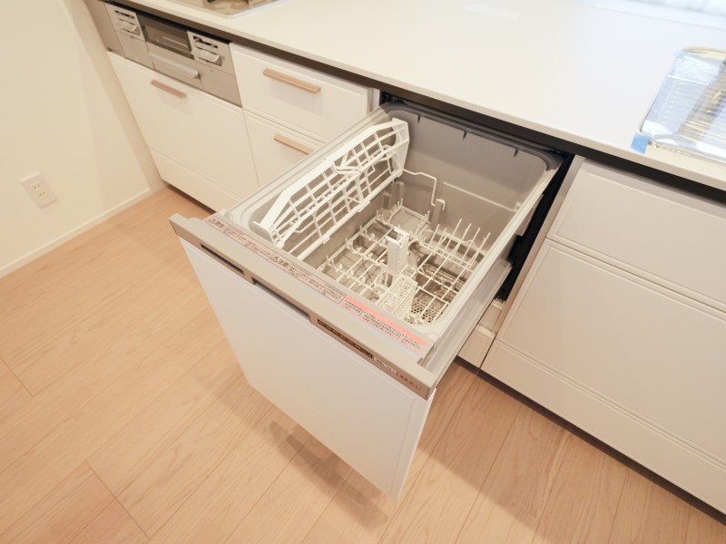 ◆食器洗浄機◆家事の時間を短縮できる優れもの。さらに節水・節約を同時に行うことができるので、人気があり重宝します。