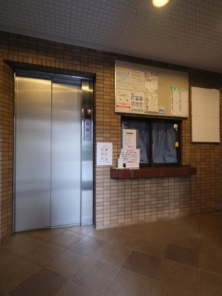◆宅配ボックス◆24時間いつでも荷物受け取りが可能。プライベートの時間を邪魔されず、配達時間も気にせず過ごすことができる便利な設備です。