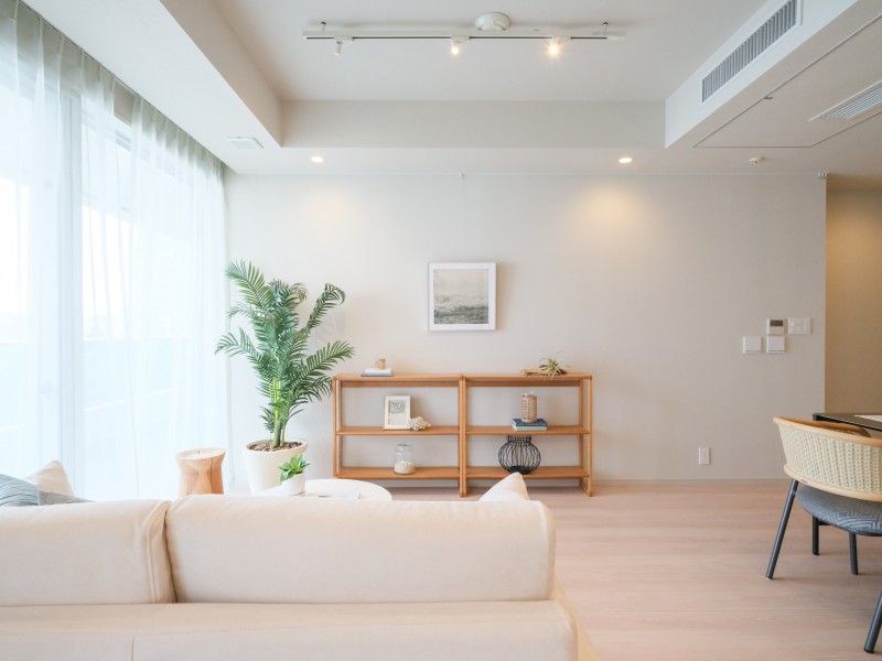 洗練された意匠が、住まいに凛とした気品と深みを添える空間です。日常を特別なシーンへと昇華し、住まう方の感性を豊かに満たします。