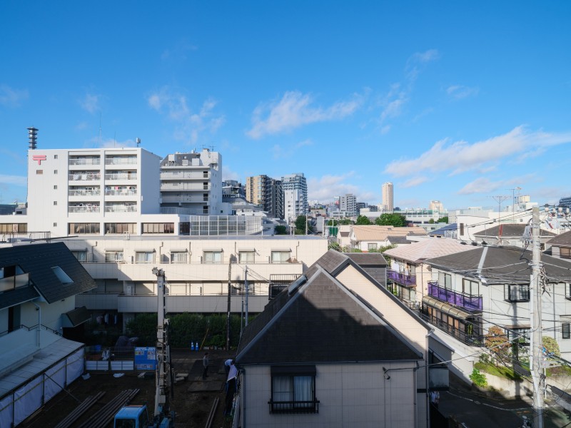 のびやかに広がる眺望が日常になる住まいです。凛とした空気が流れこみ、穏やかな時間が流れます。