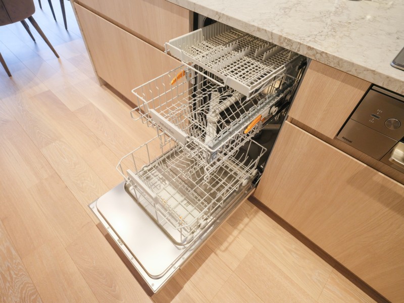 ◆食器洗浄機◆家事の時間を短縮できる優れもの。さらに節水・節約を同時に行うことができるので、人気があり重宝します。