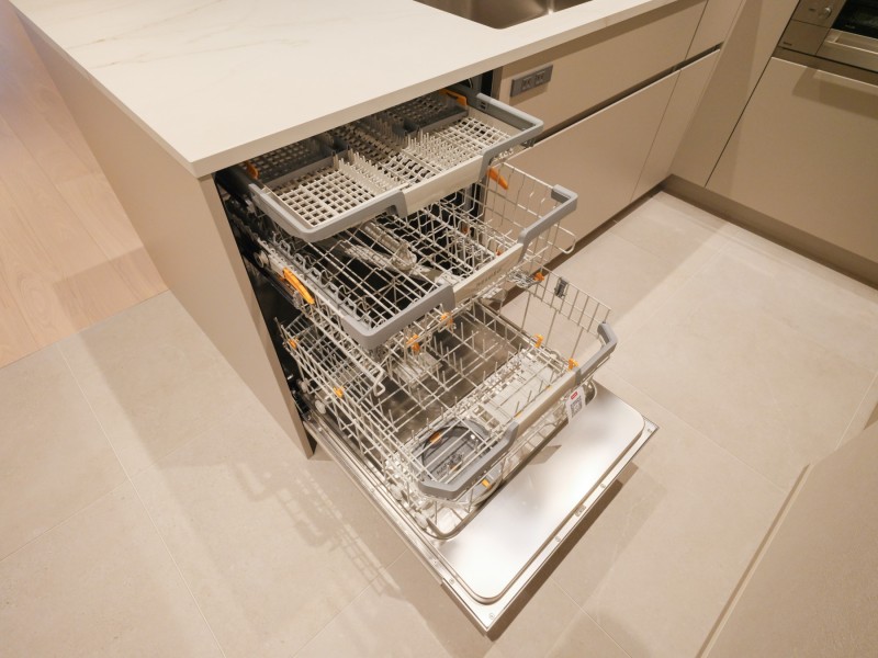 ◆食器洗浄機◆家事の時間を短縮できる優れもの。さらに節水・節約を同時に行うことができるので、人気があり重宝します。