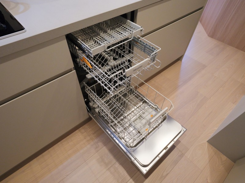 ◆食器洗浄機◆家事の時間を短縮できる優れもの。さらに節水・節約を同時に行うことができるので、人気があり重宝します。