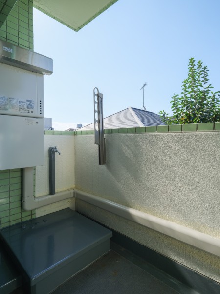 暮らしに大切な光と風を取り込み、空間をゆるやかに紡ぐバルコニーです。