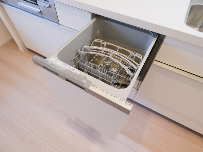 ◆食器洗浄機◆家事の時間を短縮できる優れもの。さらに節水・節約を同時に行うことができるので、人気があり重宝します。