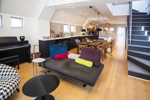 光を求めて人が集まる、海外風がテーマの家のイメージ画像