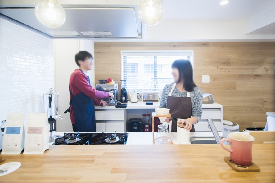 夫婦でゆるやかな時間をすごすカフェ風リノベ