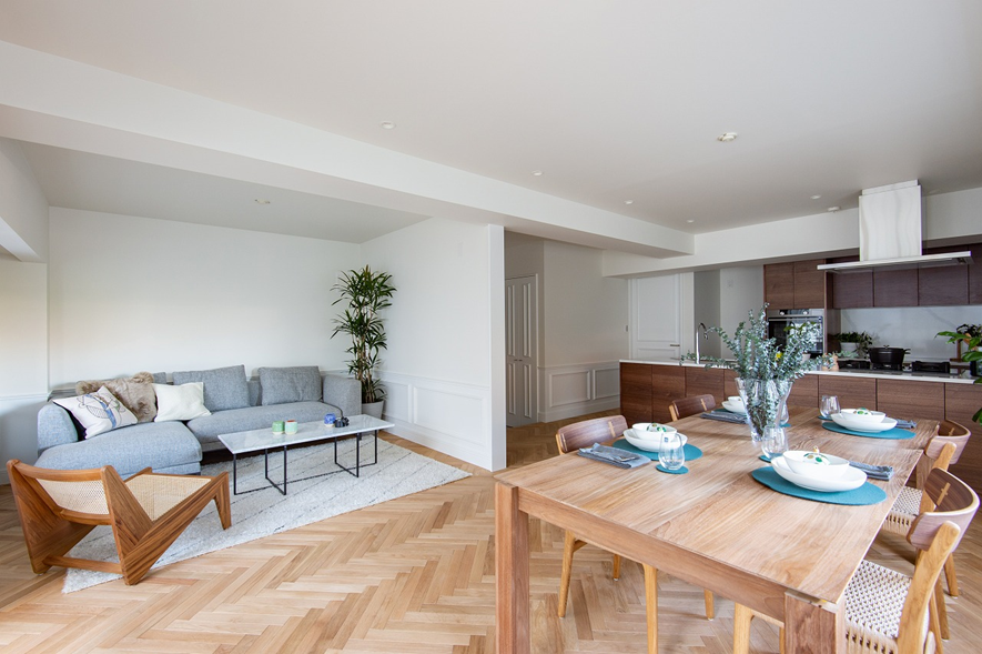 事例②:伸びやかな北欧風リビング