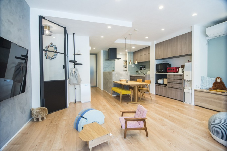 事例2:アイデアが詰まったペールトーンの柔らかな空間