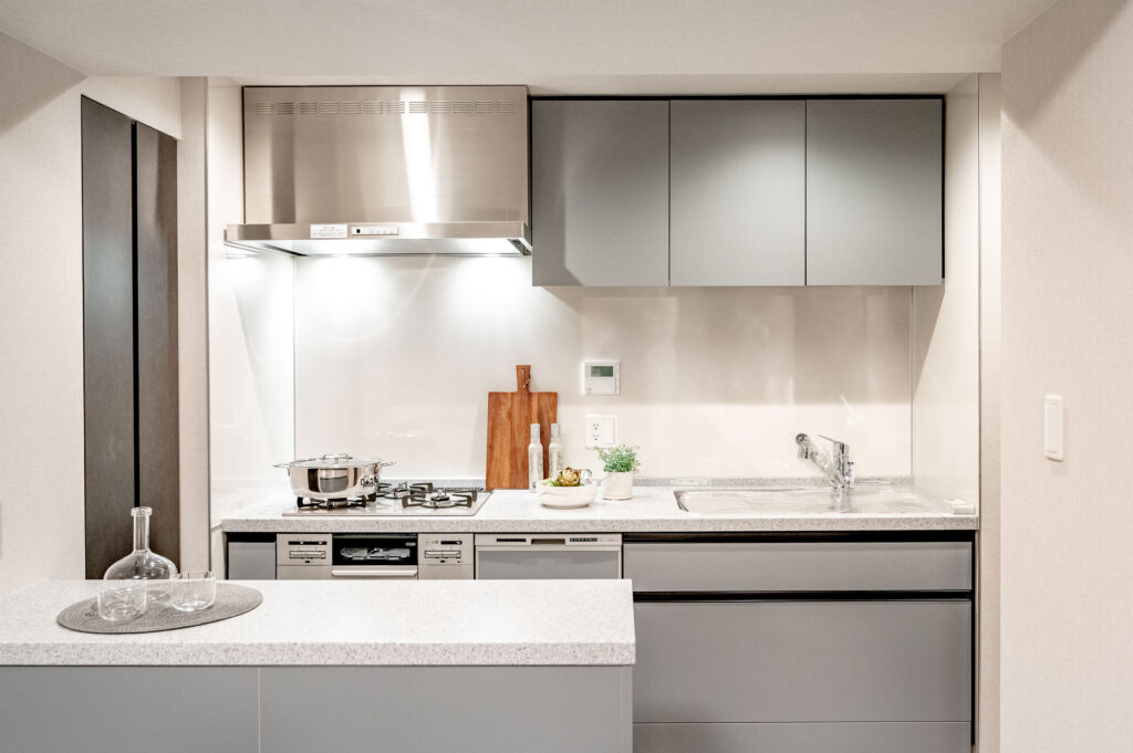 狭いキッチンのレイアウト完全ガイド 収納と動線で快適に使うコツ