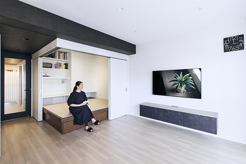 事例③リビングの一角に大容量の小上がり収納を