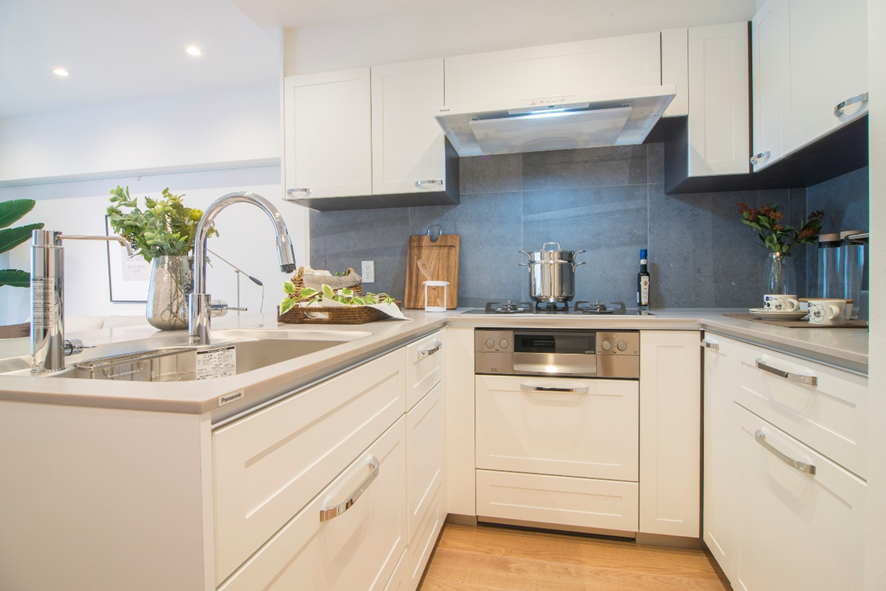 レイアウト④U型（コの字）キッチン｜収納力と作業スペースが最大