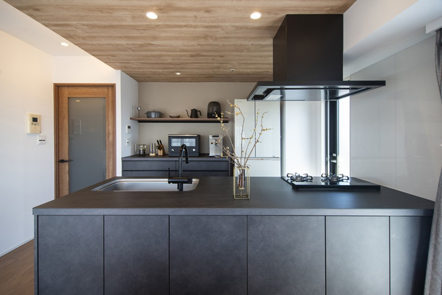 レイアウト⑥ペニンシュラキッチン｜アイランドの良さを取り入れつつ省スペース