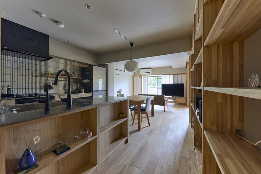 機能性とデザイン性を両立したぬくもりあるII型キッチン