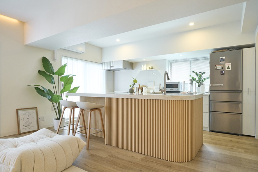 広い作業スペースを確保したアイランドキッチン