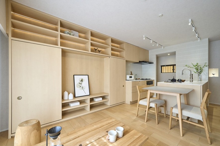 壁一面に造作家具を設置