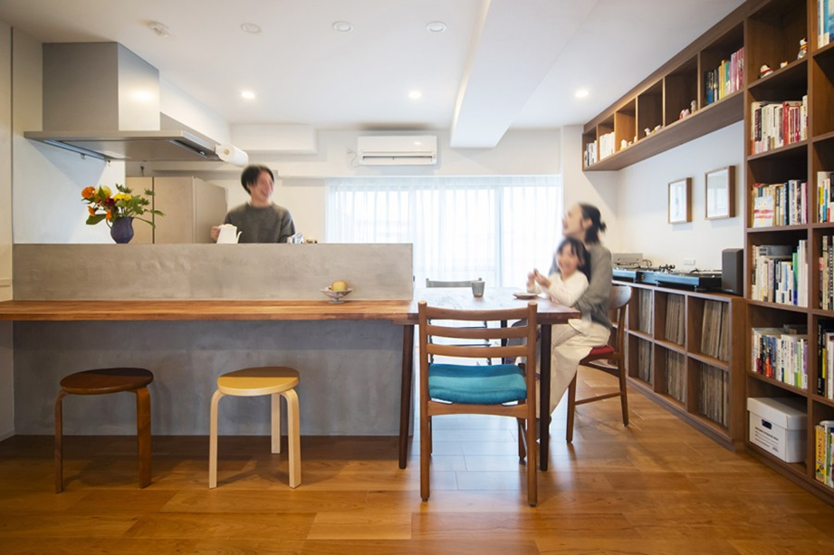 事例①本やレコードを並べるリビングのオープン収納