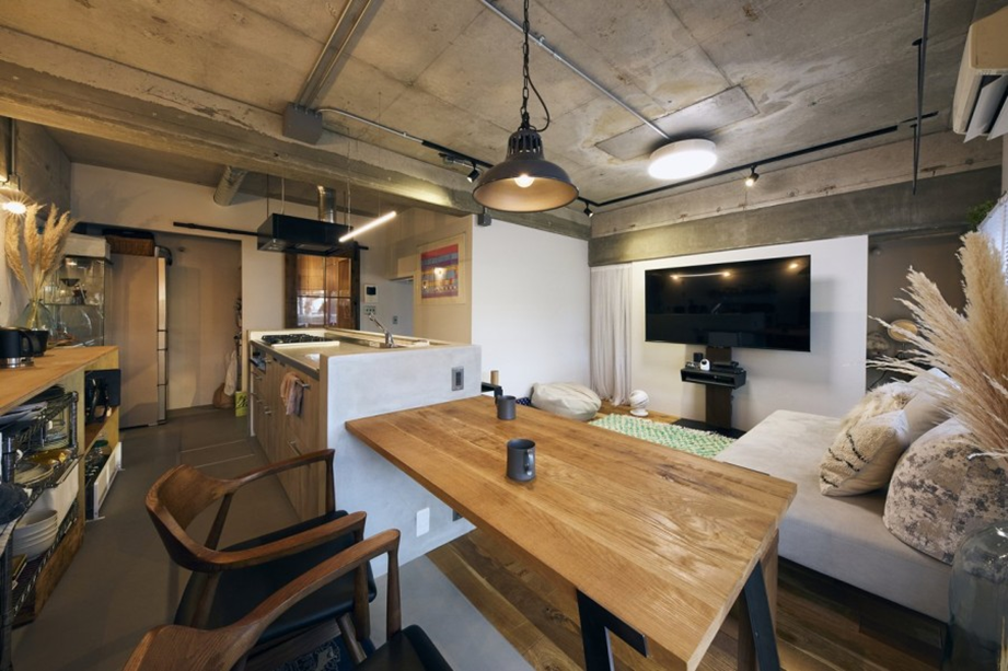 事例⑤インテリアの世界観を保つテレビ裏収納