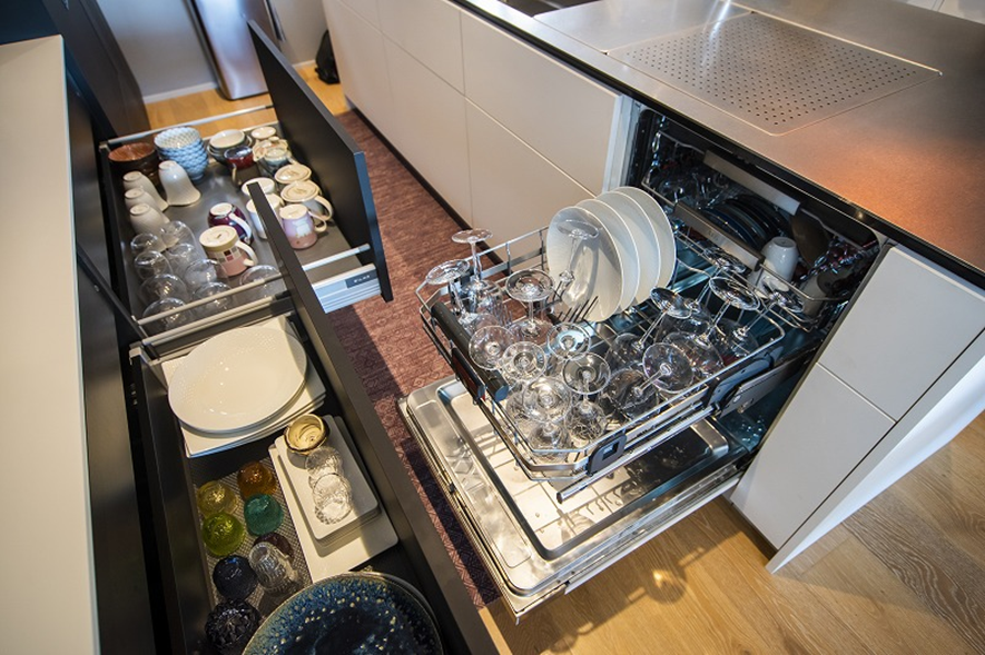 事例② 広々キッチンに大容量の食洗機