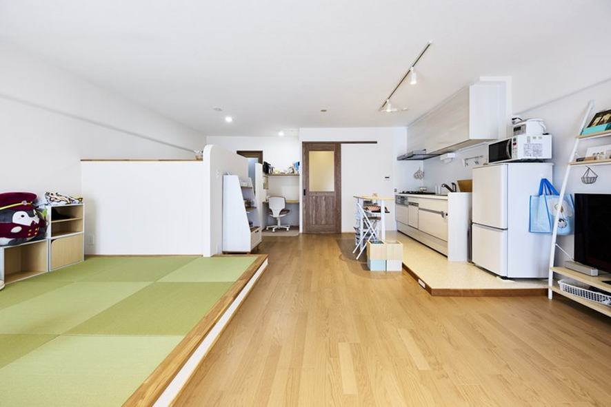 900万円｜小上がりと本棚のある一人暮らしの住まい