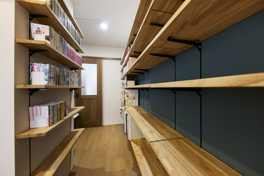 900万円｜小上がりと本棚のある一人暮らしの住まい